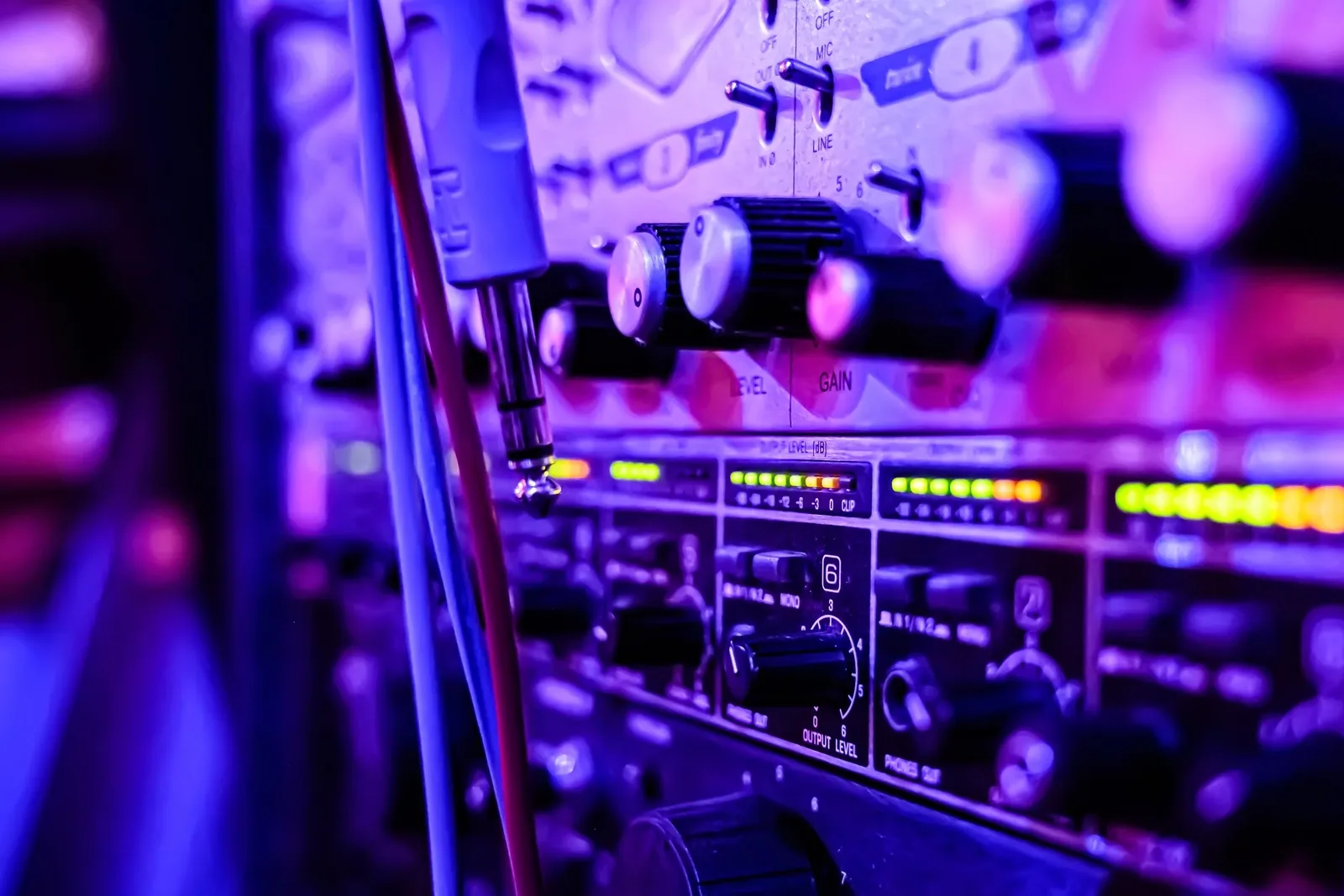 Vintage outboard gear and preamps in the studio rack